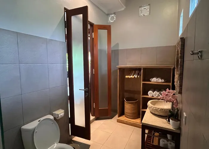 Badra House Bougainvillea Villa *